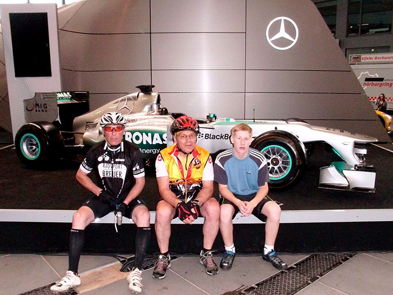 Rallye. Werner und Robin-Luca bei Mercedes